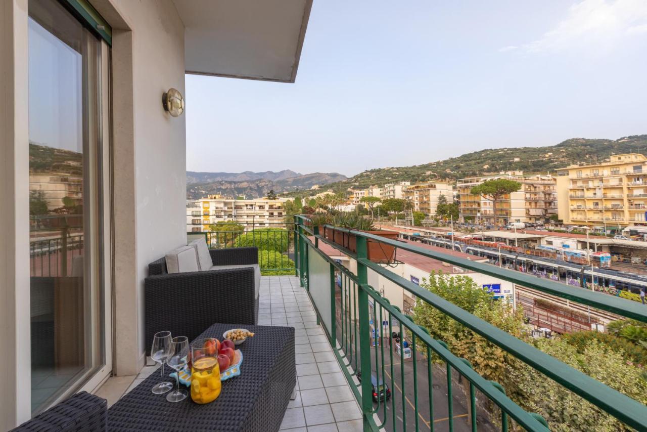 Sorrentovibes - Family Home With Terrace & Amazing View In Sorrento Center Экстерьер фото